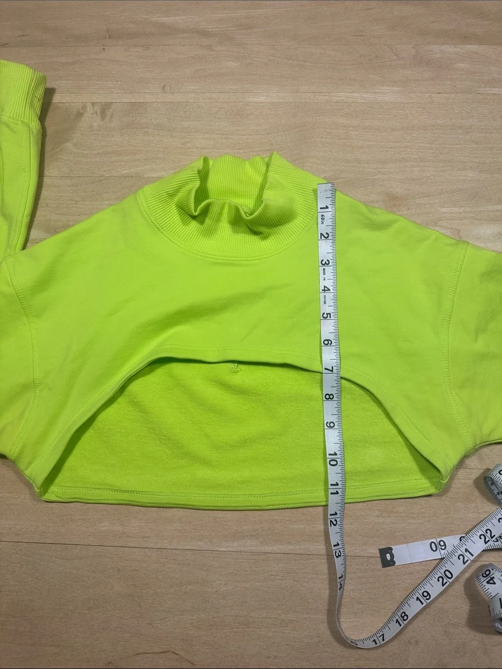 Lululemon LA Super Crop Mockneck Sz 6 - Picture 11 of 11